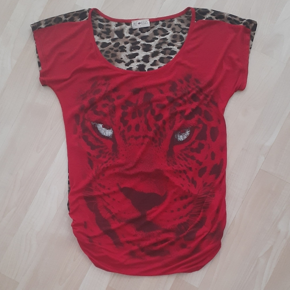 ⚡️SOLD⚡️- Free Kisses Leopard Tee - Red/Leopard Print - Lrg